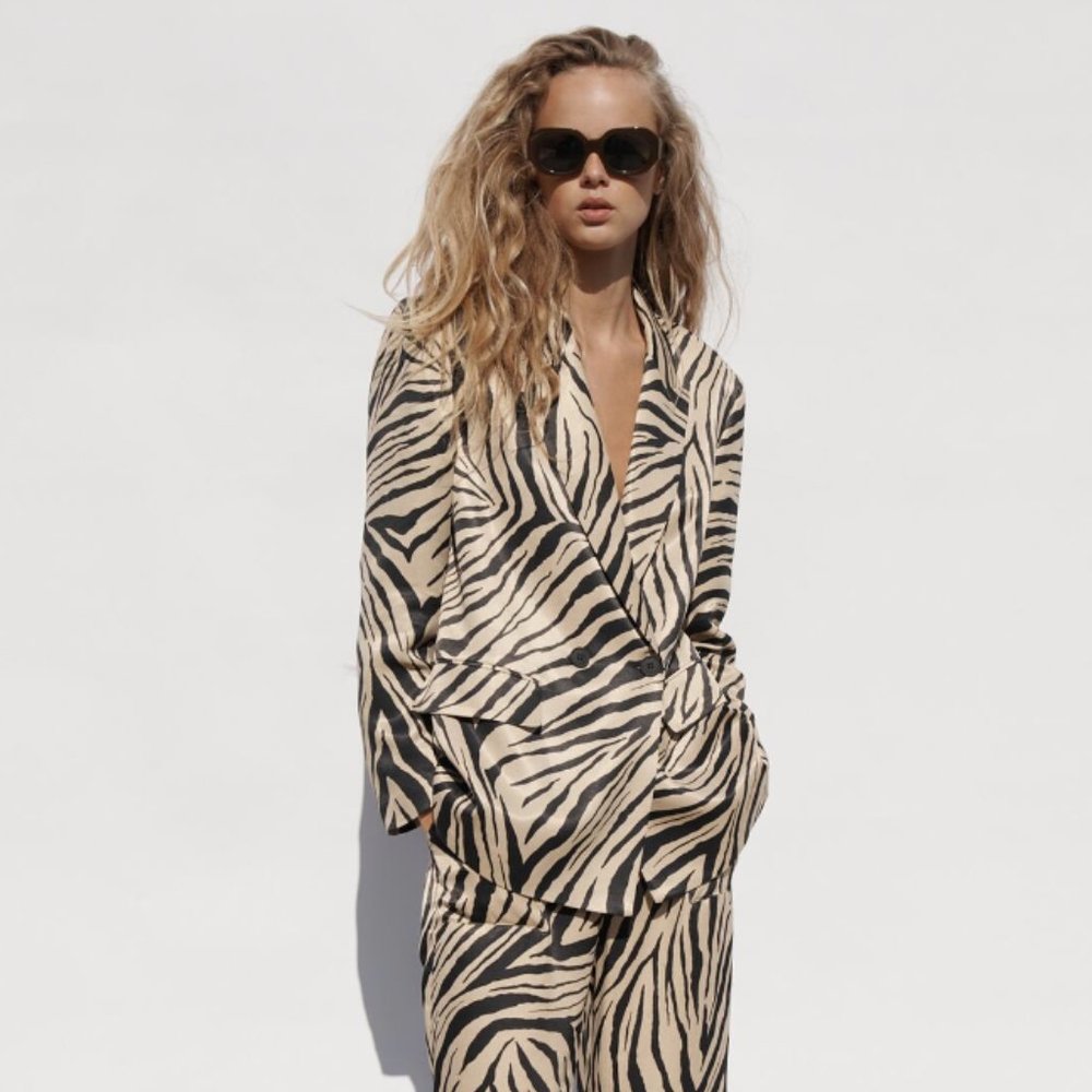 ZARA SATIN FULLY LINED TIGER PRINT ANIMAL PRINT LOOSE FIT DOUBLE BREASTED BLAZER